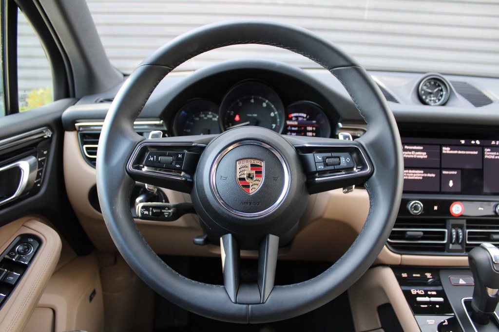Used 2025 Porsche Macan image 17