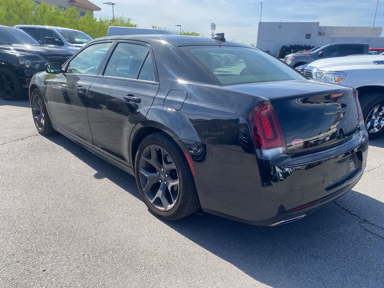 Used 2022 Chrysler 300 Touring L w/ Popular Equipment Group image 8