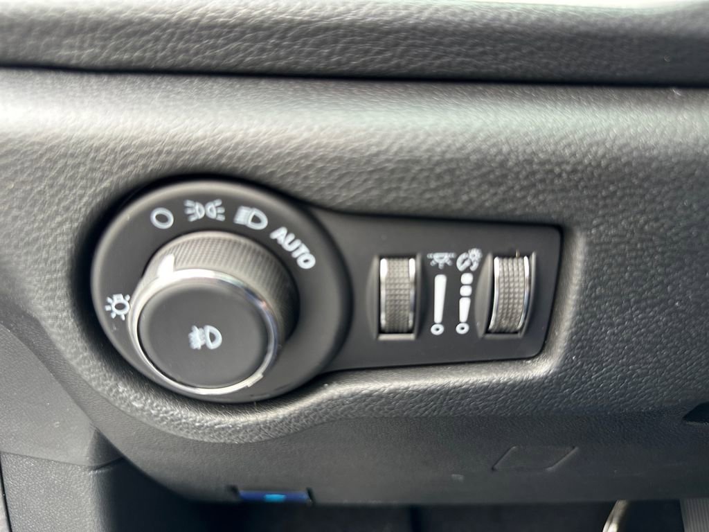 New 2026 Chrysler Pacifica Select image 18