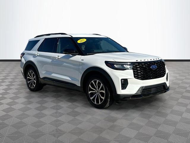 Used 2025 Ford Explorer ST-Line RWD image 3