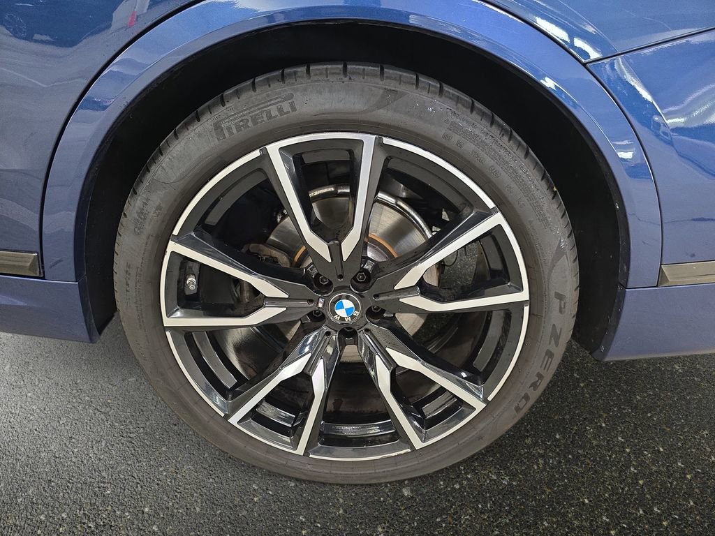 Used 2021 BMW X7 xDrive40i w/ M Sport Package AWD/4WD image 32