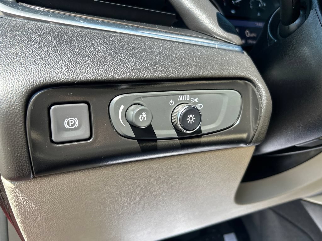 Used 2020 Buick Enclave Essence w/ Sound and Sites Package FWD image 22