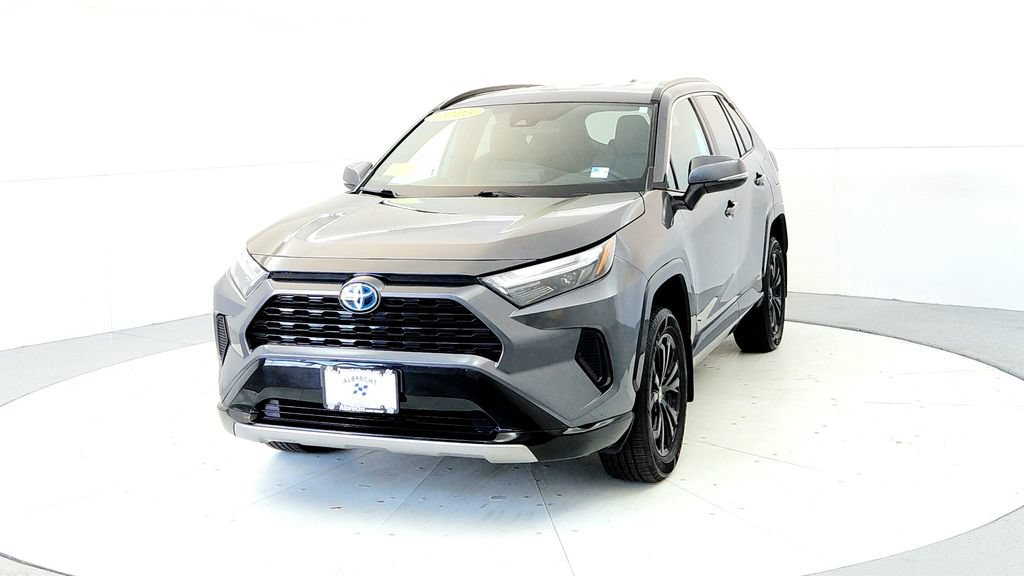 Used 2023 Toyota RAV4 SE AWD/4WD image 2