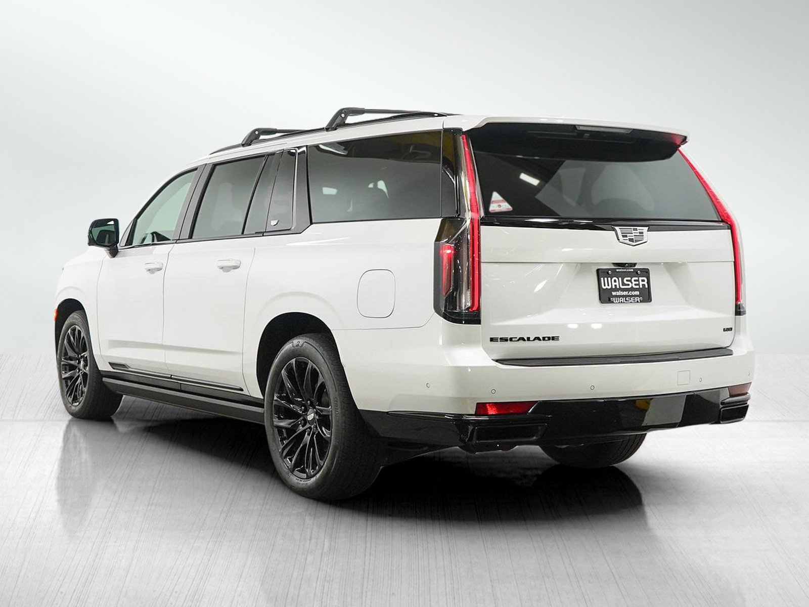 Used 2023 Cadillac Escalade ESV Sport Platinum w/ LPO, ONYX Package AWD/4WD image 3