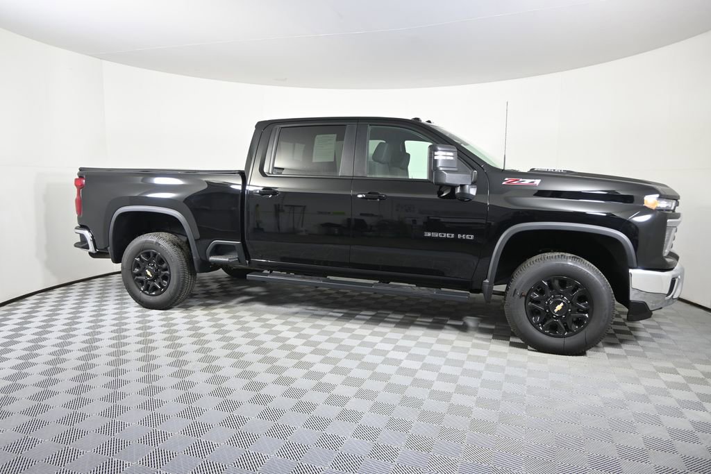 Used 2025 Chevrolet Silverado 3500 LT w/ All Star Edition AWD/4WD image 9