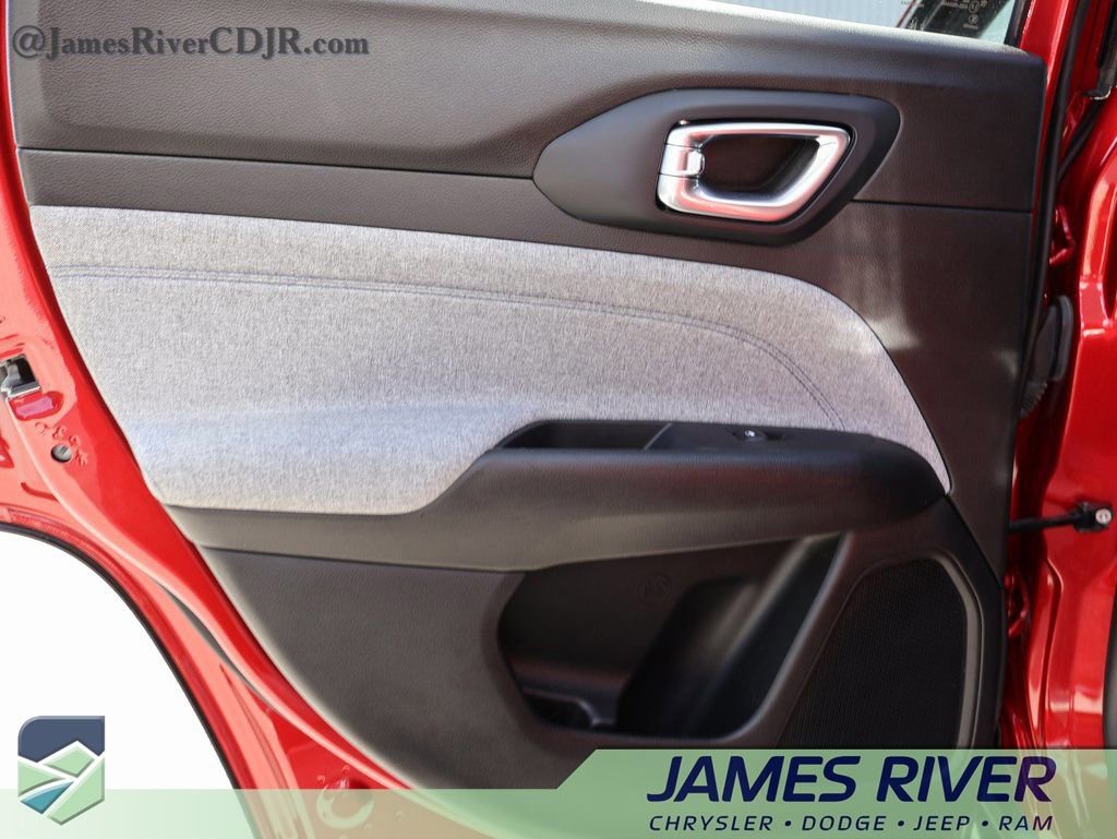 Used 2024 Jeep Compass Sport image 16