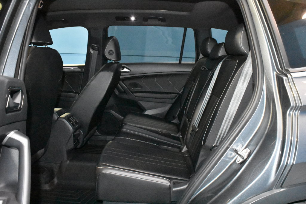 Used 2024 Volkswagen Tiguan SE R-Line AWD/4WD image 20