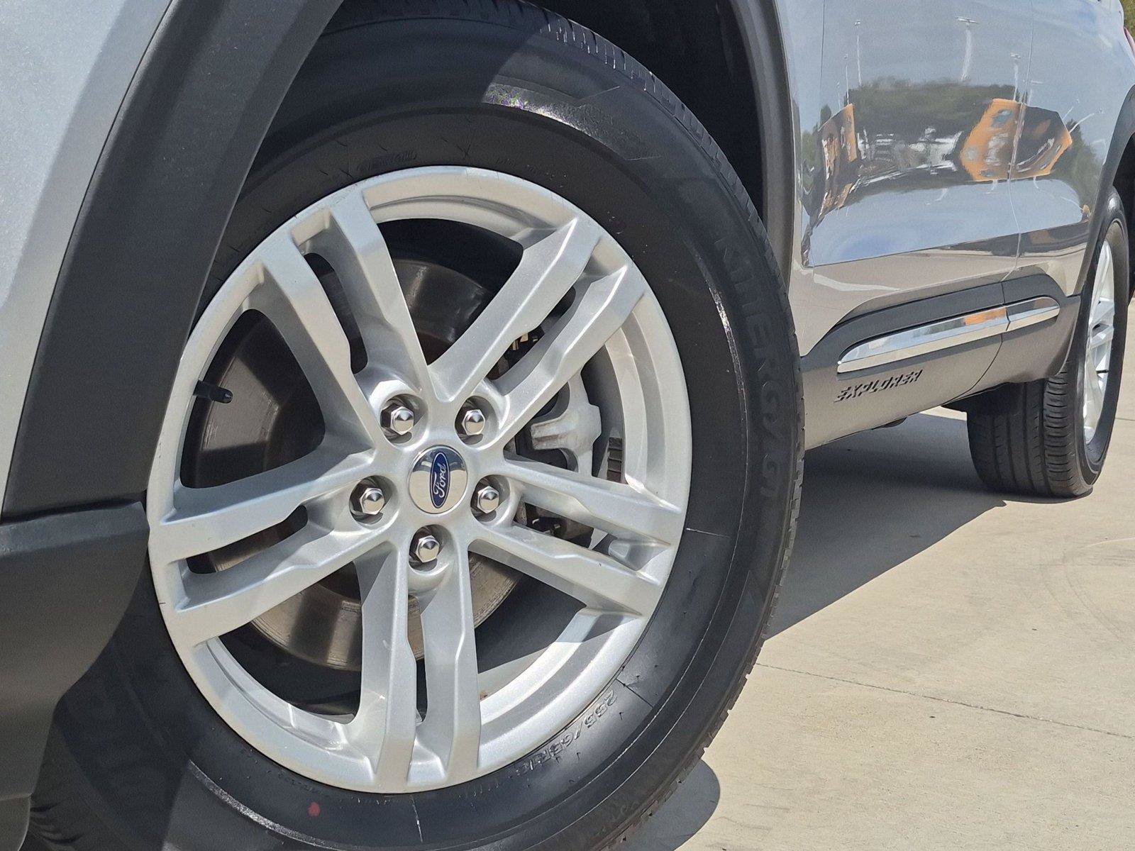Used 2024 Ford Explorer XLT w/ Equipment Group 202A AWD/4WD image 8