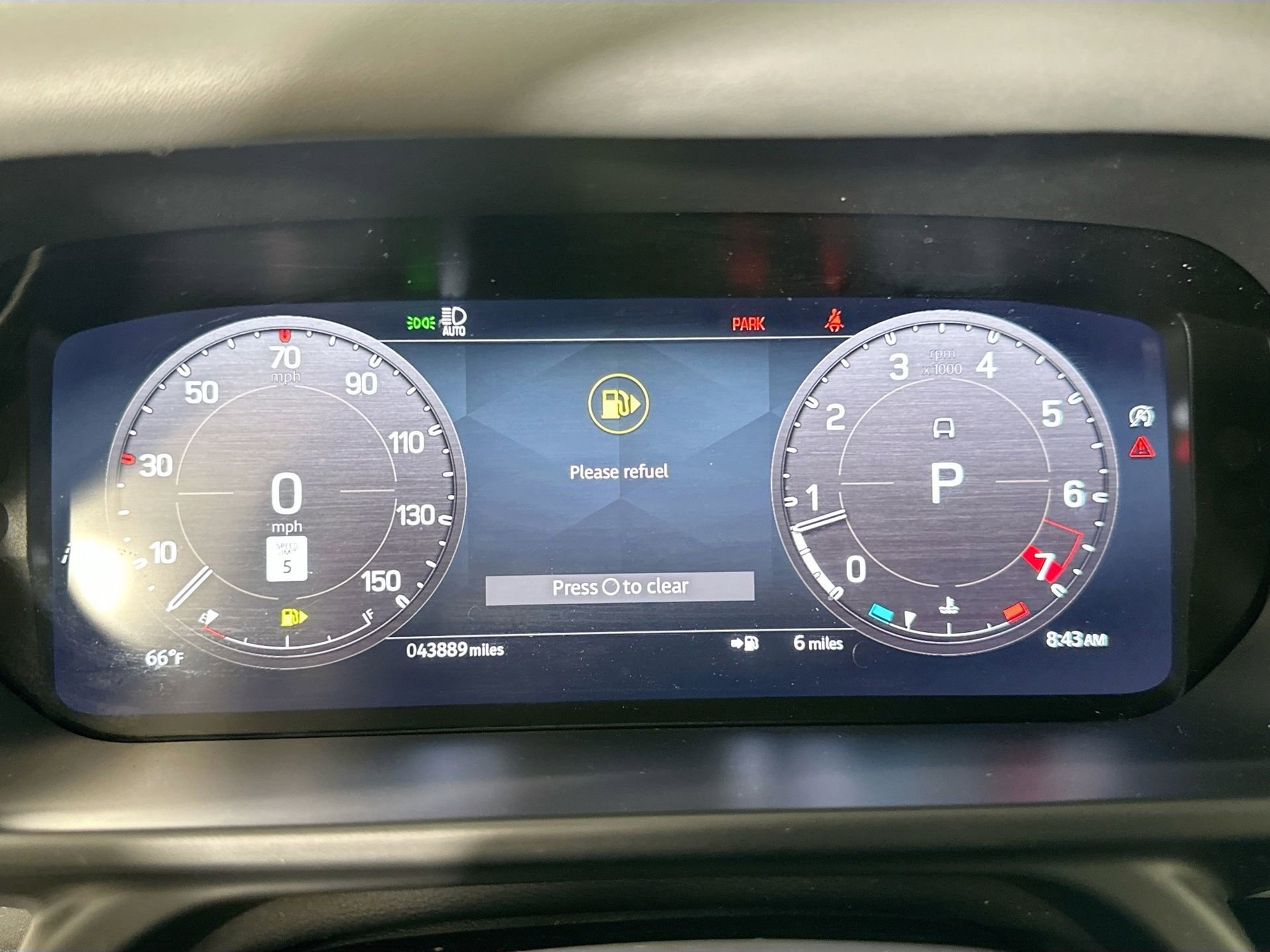 Used 2024 Land Rover Defender 110 SE image 12