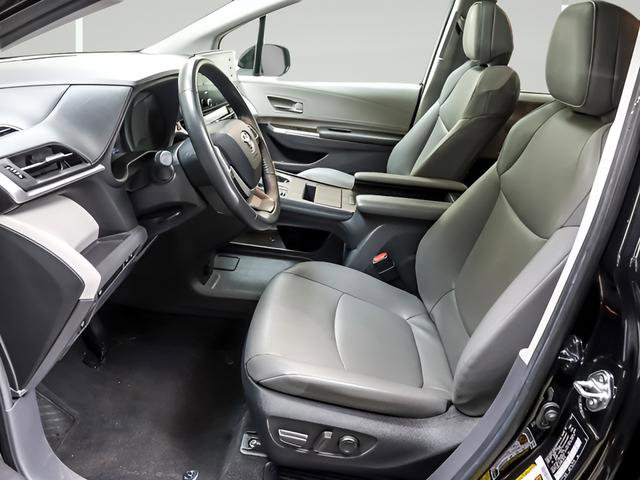 Certified 2024 Toyota Sienna XLE image 8