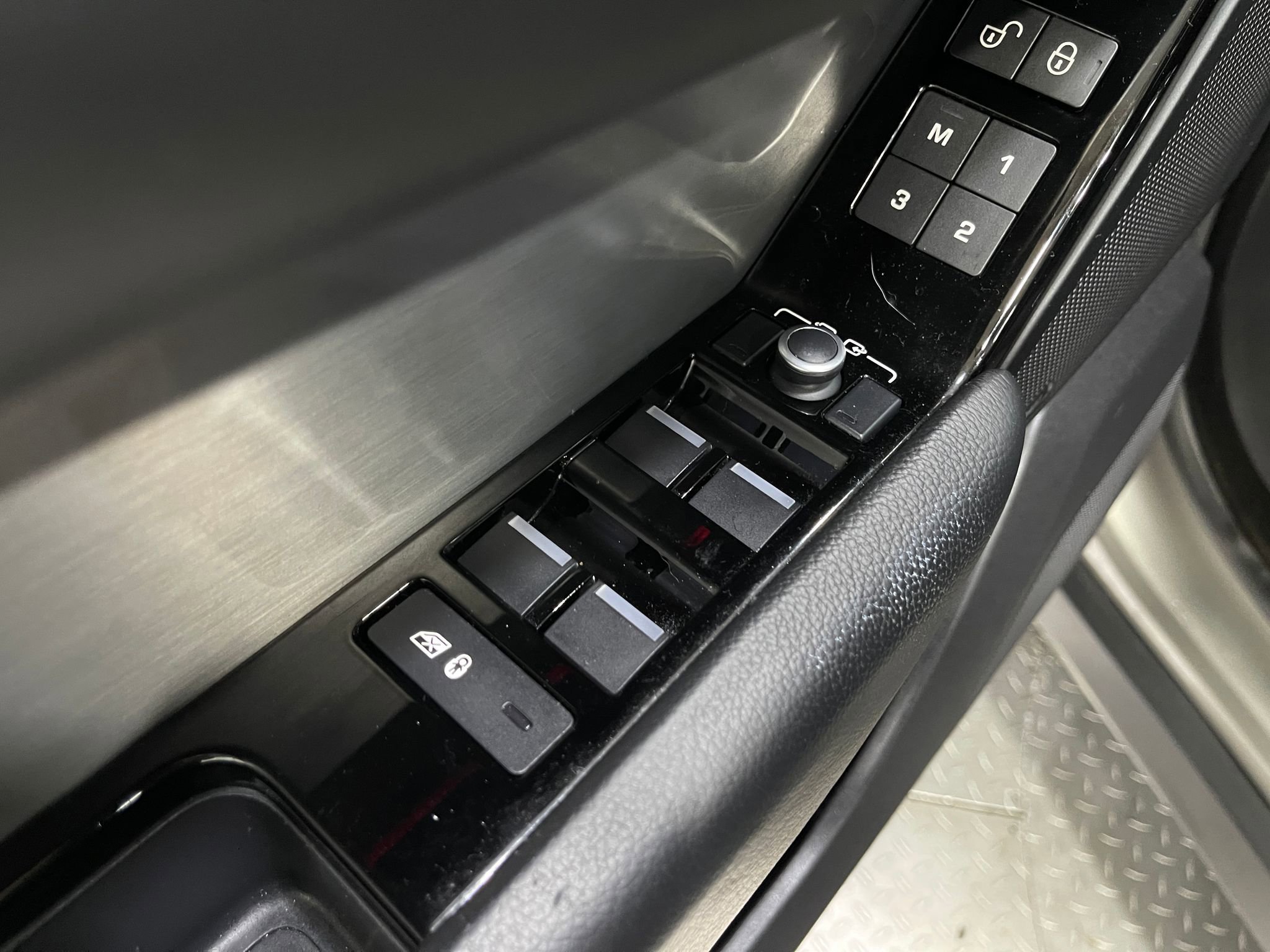 Used 2020 Land Rover Range Rover Velar R-Dynamic S image 16