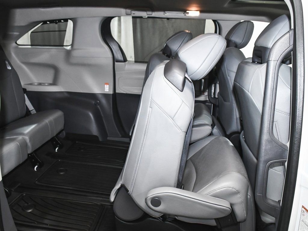 Used 2023 Toyota Sienna Limited image 56