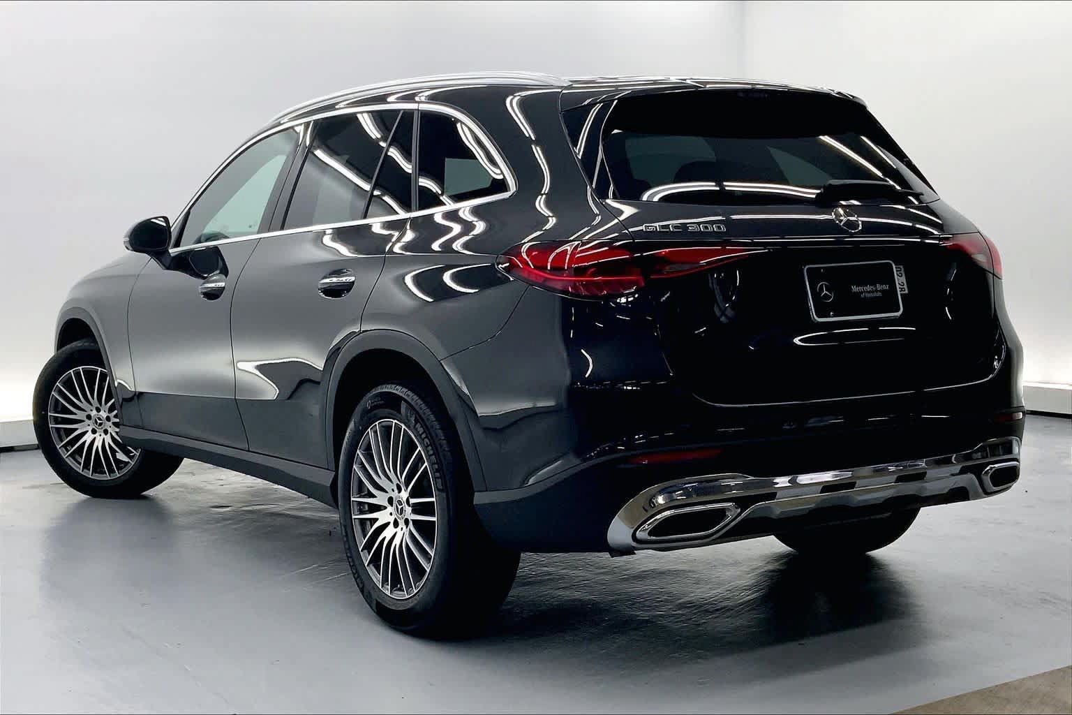Used 2026 Mercedes-Benz GLC 300 image 2