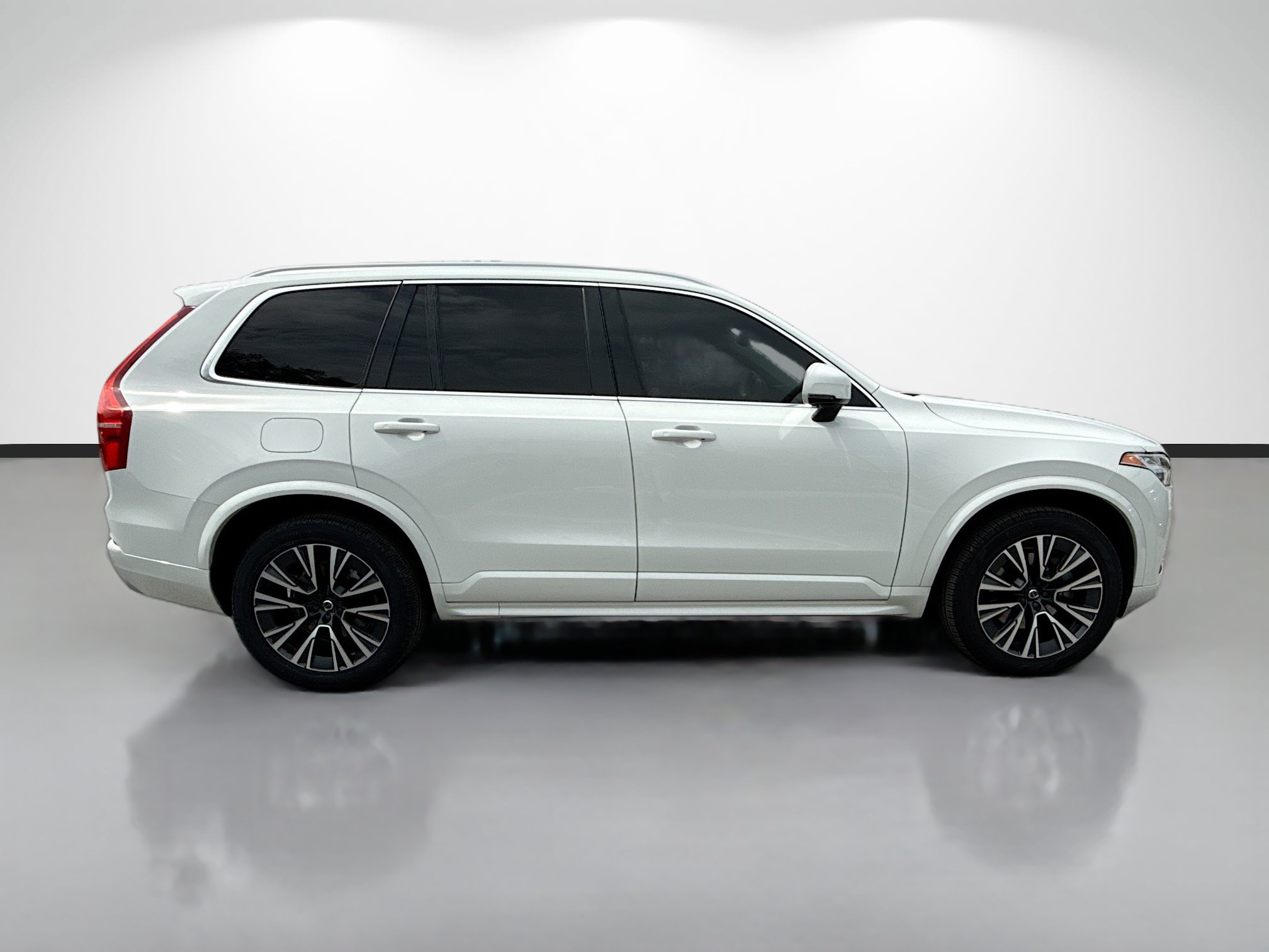 Used 2022 Volvo XC90 T5 Momentum w/ Protection Package Premier AWD/4WD image 2