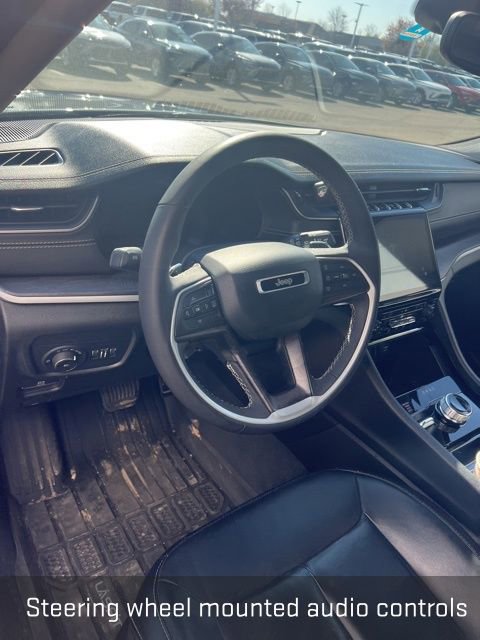 Used 2023 Jeep Grand Cherokee L Limited w/ Black Appearance Package image 17