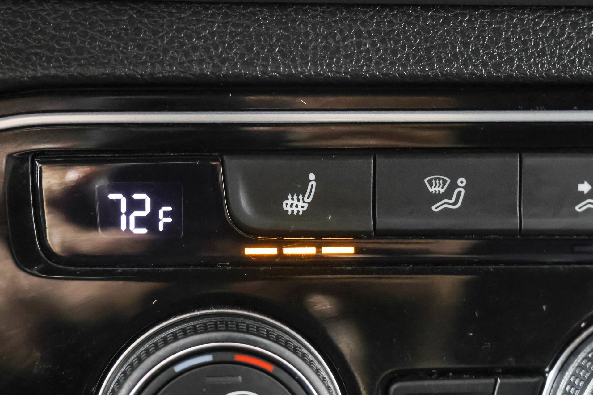Used 2023 Volkswagen Atlas Cross Sport SE w/ Black Wheel Package AWD/4WD image 31