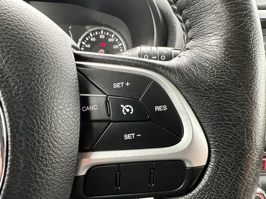 Used 2015 Jeep Renegade Latitude w/ Cold Weather Group II image 24