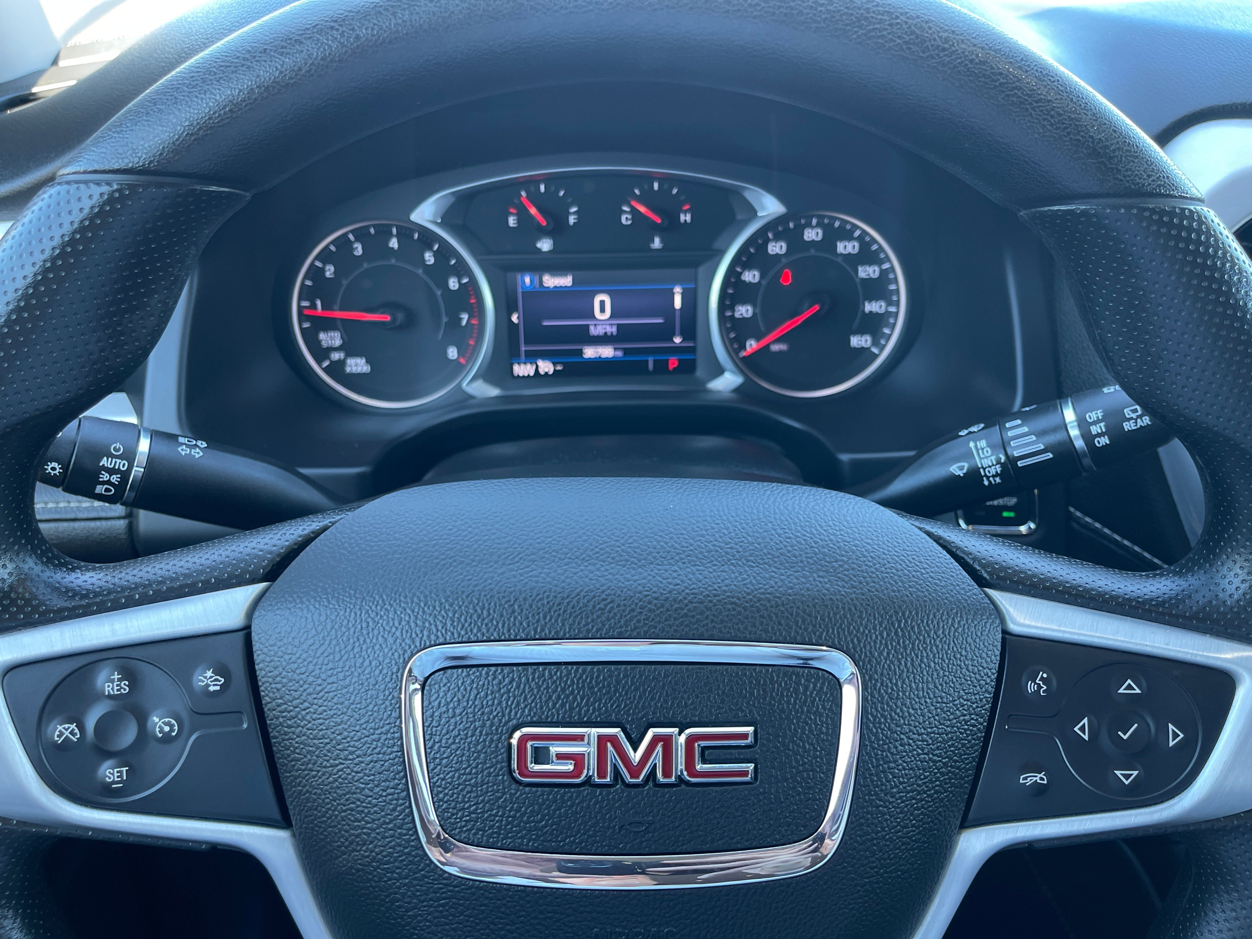 Used 2022 GMC Acadia SLE FWD image 11