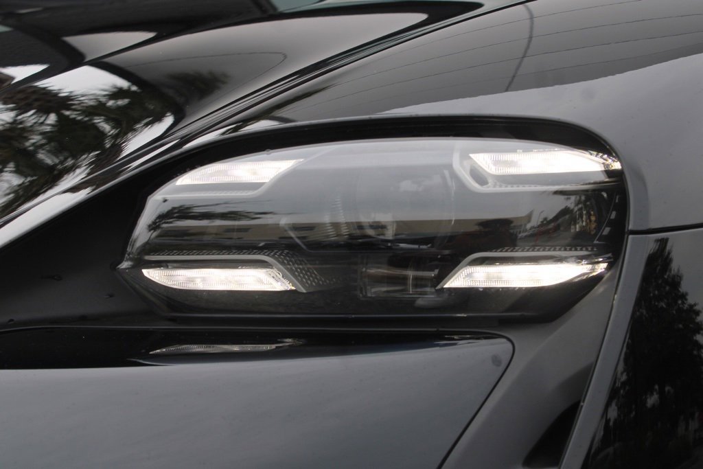 Certified 2024 Porsche Taycan image 11