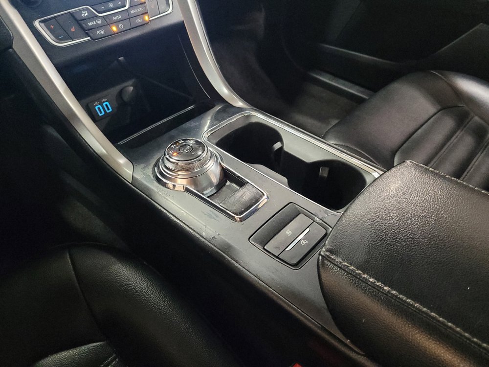Used 2020 Ford Fusion SEL FWD image 26