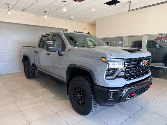 Used 2025 Chevrolet Silverado 2500 ZR2 w/ Technology Package image 3