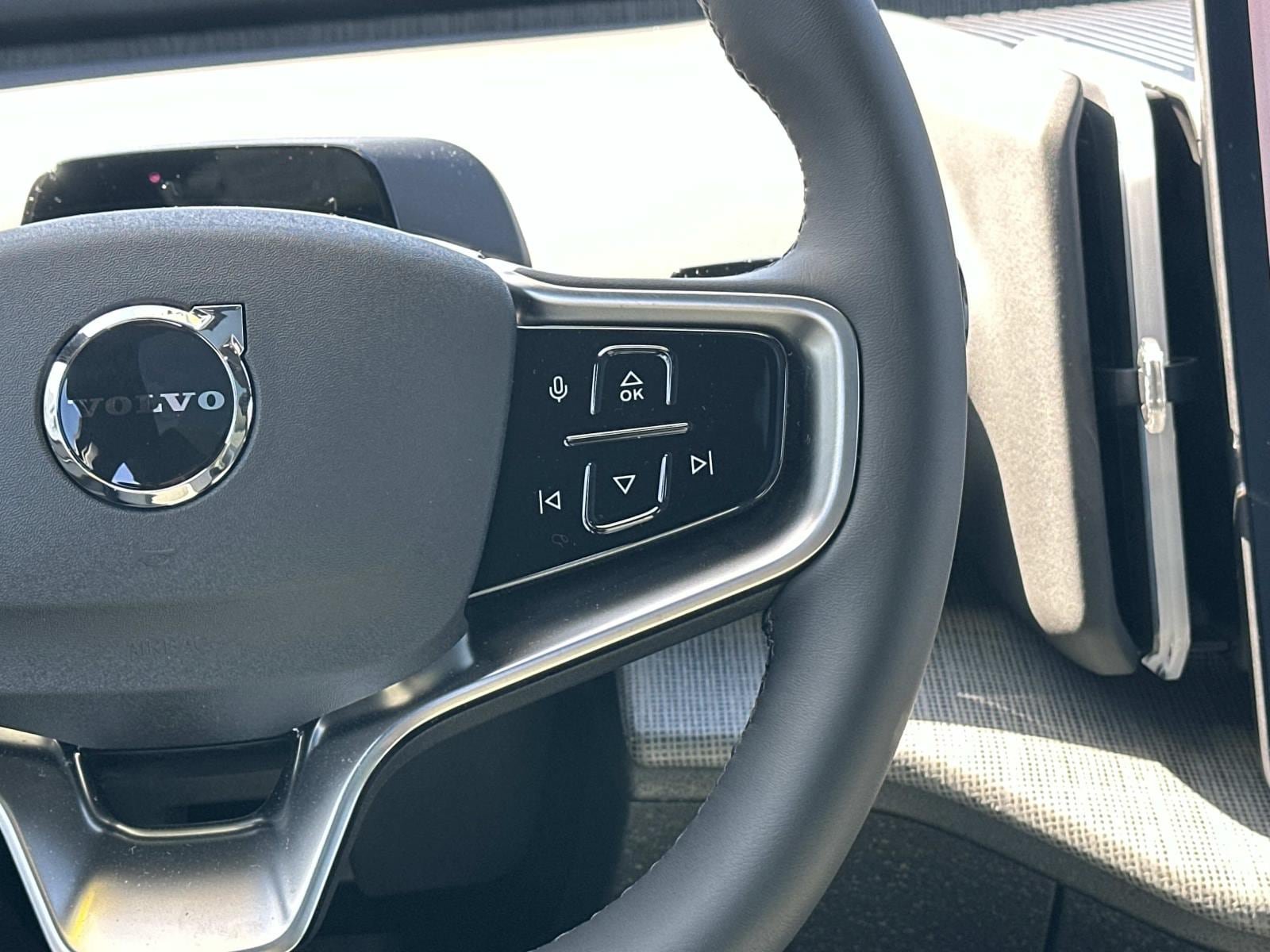 New 2026 Volvo EX30 Plus w/ Climate Package AWD/4WD image 9