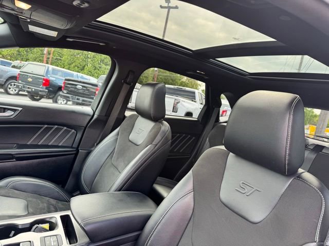 Used 2024 Ford Edge ST w/ Equipment Group 401A AWD/4WD image 3