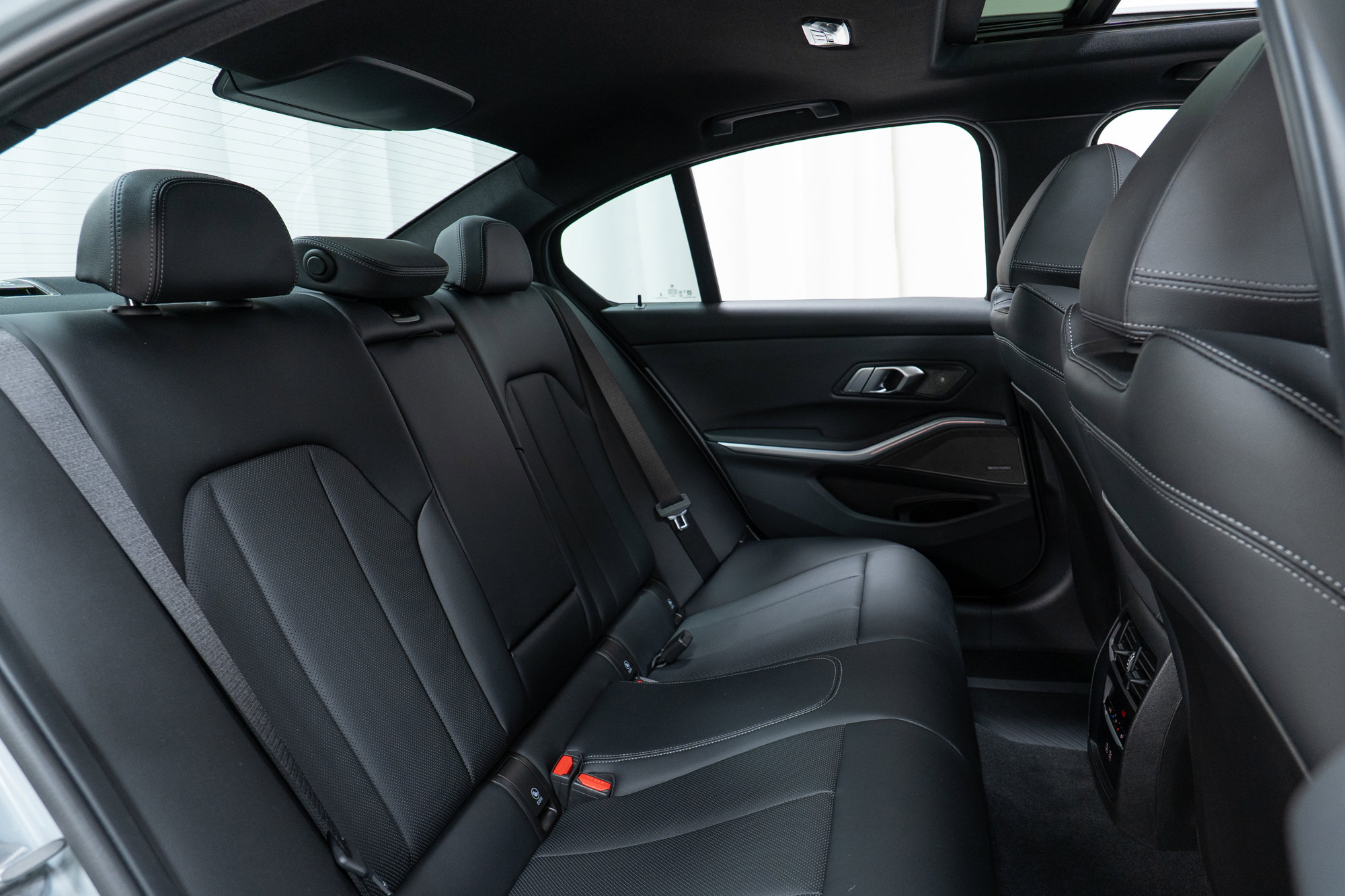 Used 2025 BMW M340i xDrive w/ Premium Package image 24