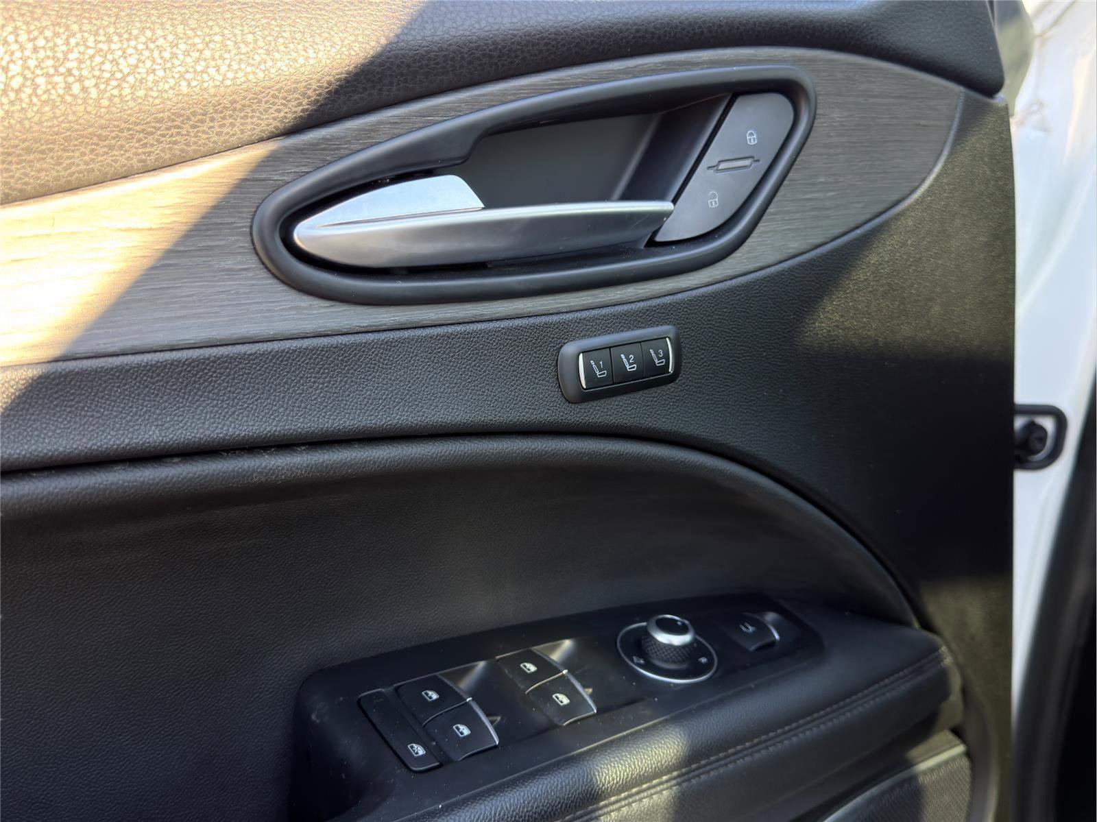 Used 2023 Alfa Romeo Stelvio Ti image 8