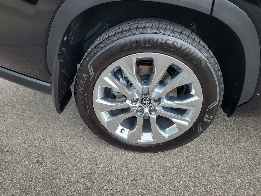 Certified 2026 Toyota Highlander Limited AWD/4WD image 30