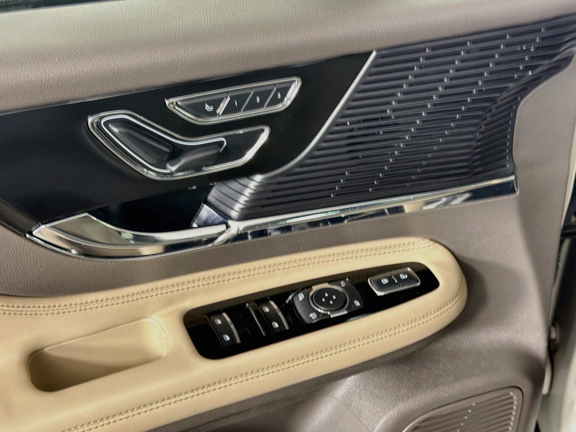 Used 2022 Lincoln Corsair FWD image 15