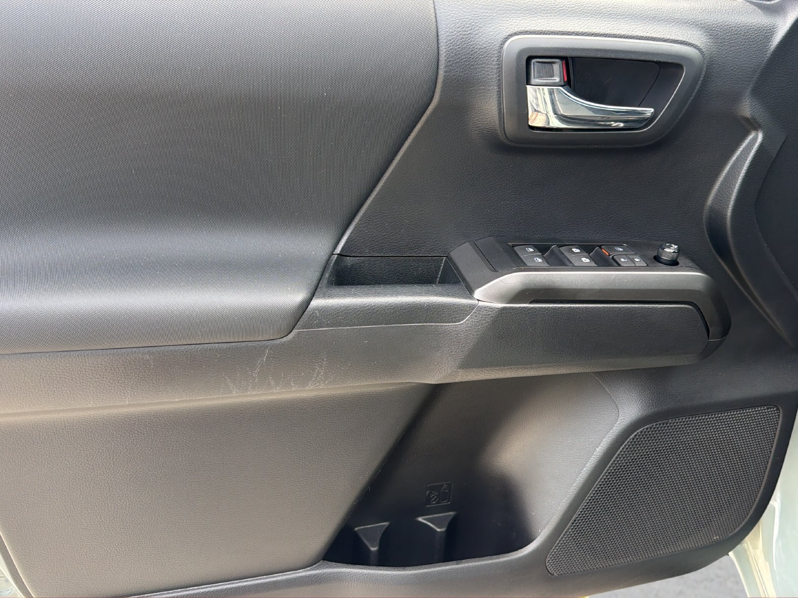 Used 2022 Toyota Tacoma TRD Sport w/ Technology Package RWD image 9