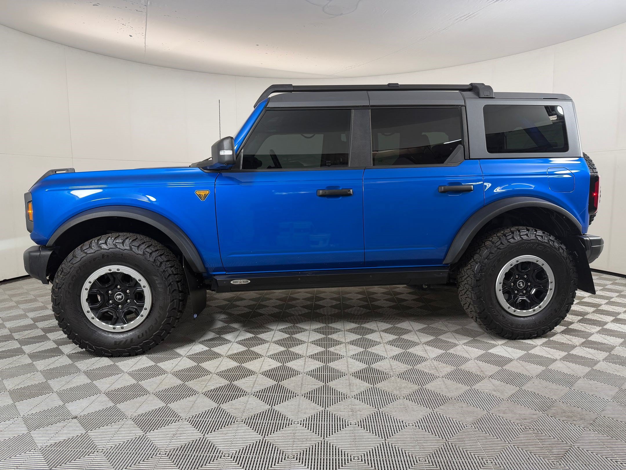 Used 2022 Ford Bronco Badlands w/ Sasquatch Package AWD/4WD image 2