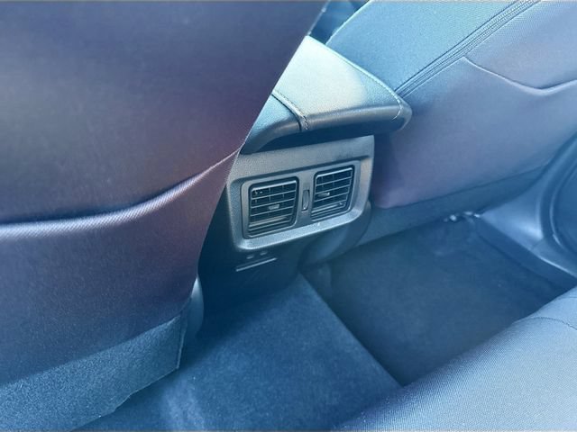 Used 2023 Toyota Venza LE AWD/4WD image 32