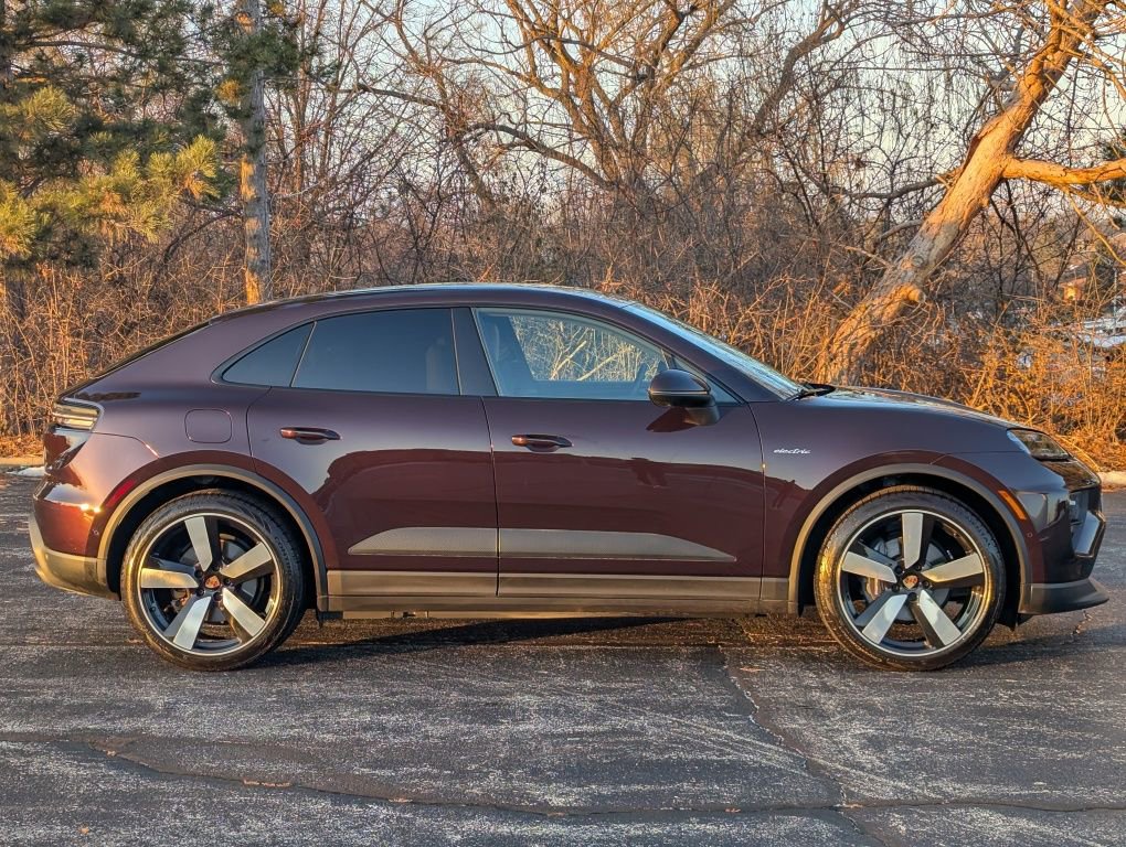 Certified 2025 Porsche Macan Electric image 8