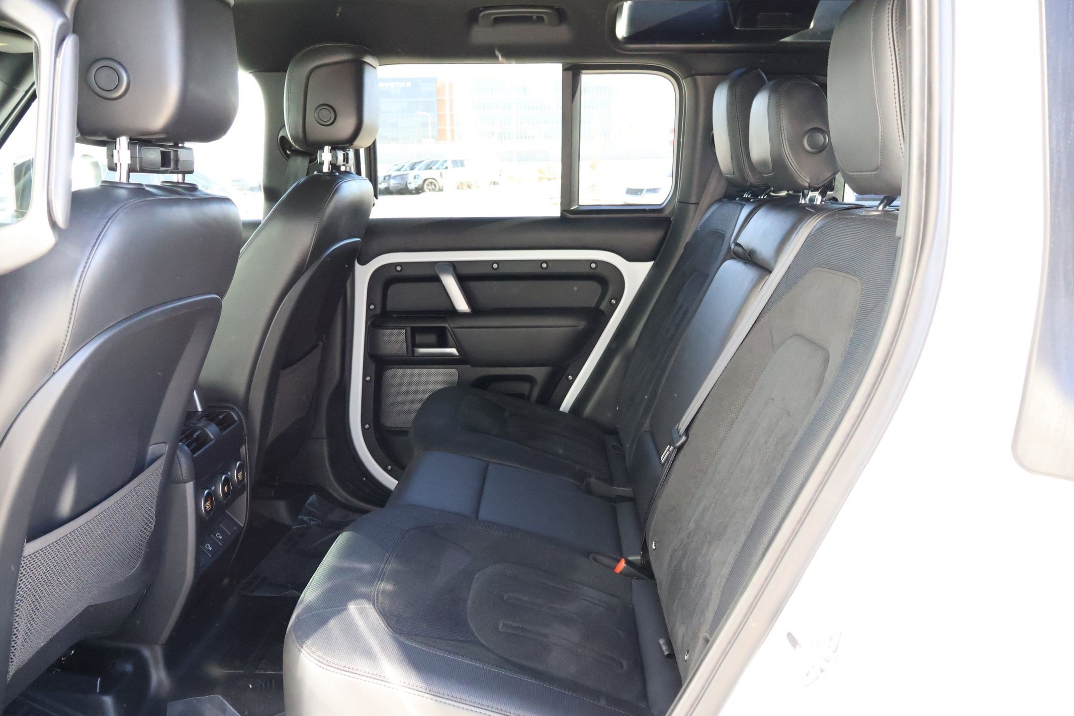 Certified 2023 Land Rover Defender 110 V8 image 28