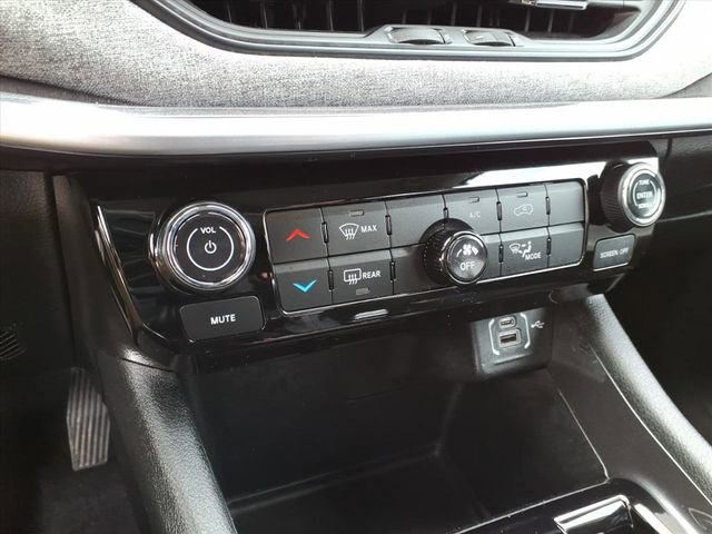 Used 2022 Jeep Compass Latitude image 15