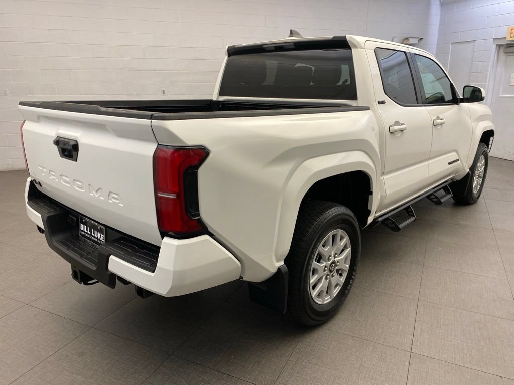 Used 2025 Toyota Tacoma SR5 AWD/4WD image 7