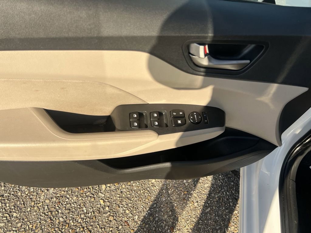 Used 2022 Hyundai Accent SE image 14
