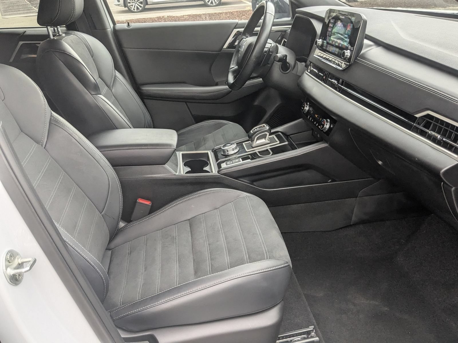 Used 2024 Mitsubishi Outlander SE Black Edition FWD image 40