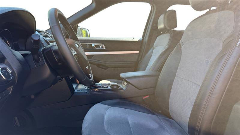 Used 2017 Ford Explorer XLT w/ Equipment Group 202A FWD image 10