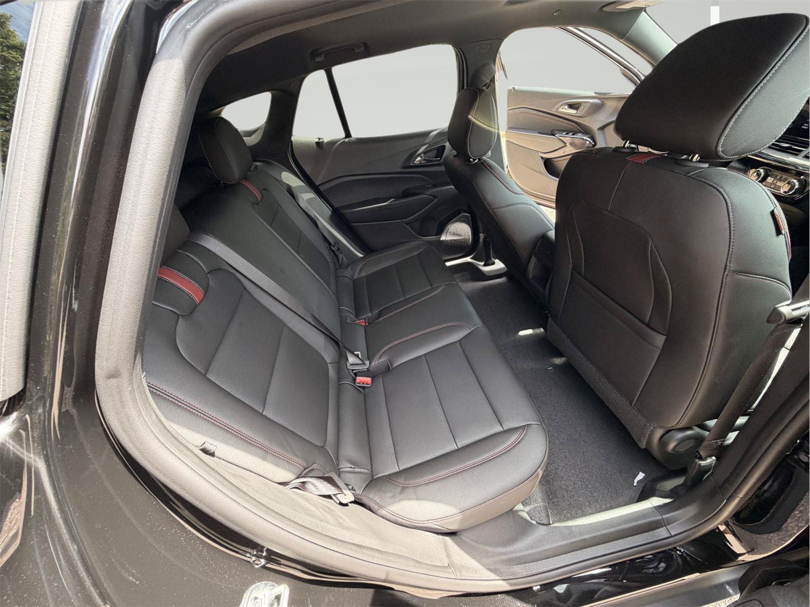 New 2026 Chevrolet Trax RS w/ Sunroof Package FWD image 22