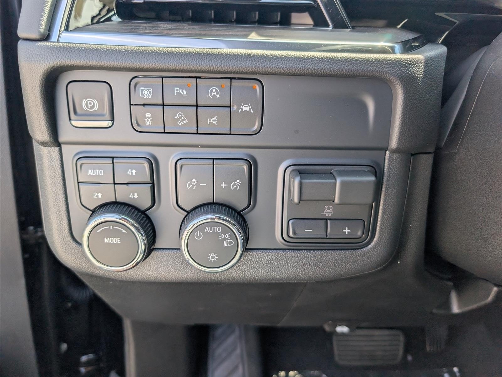 New 2026 Chevrolet Suburban LS w/ LPO, Dark Essentials Package AWD/4WD image 18