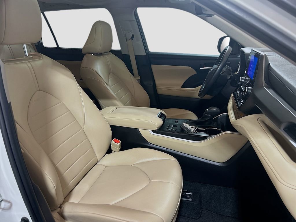 Used 2023 Toyota Highlander XLE FWD image 27