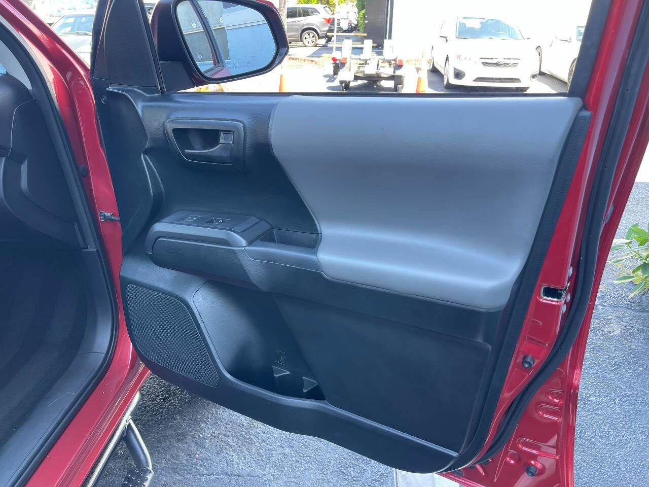 Used 2017 Toyota Tacoma SR RWD image 36