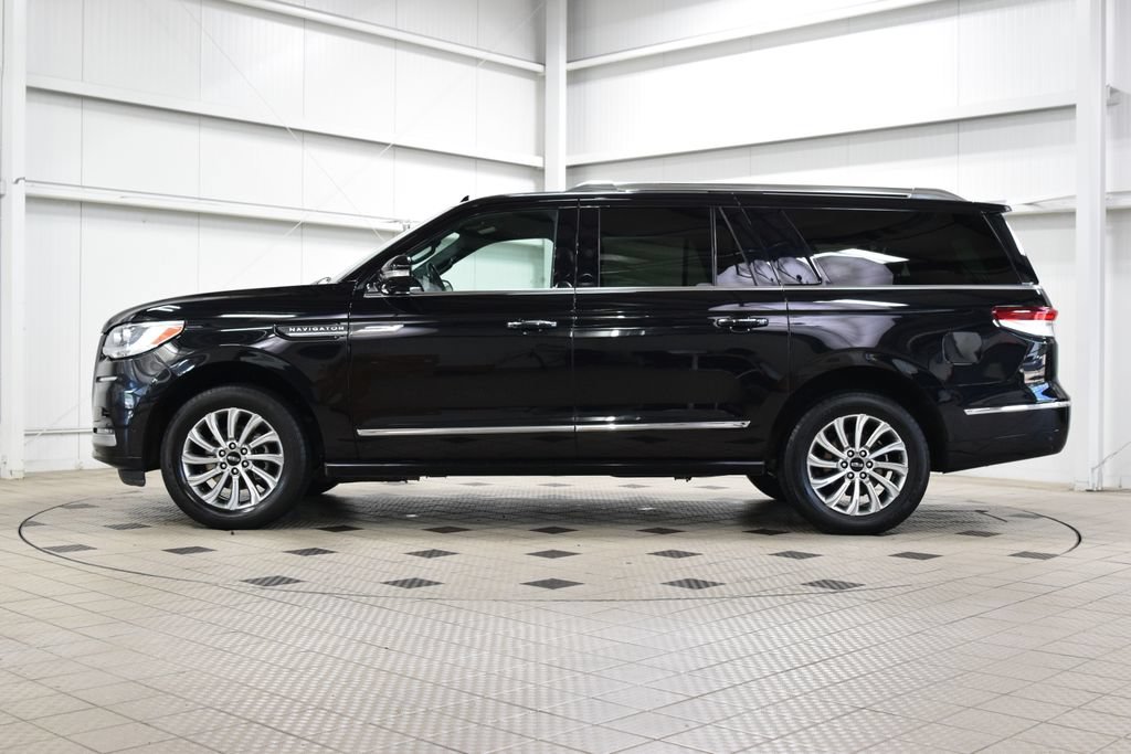 Used 2024 Lincoln Navigator L 4WD image 4