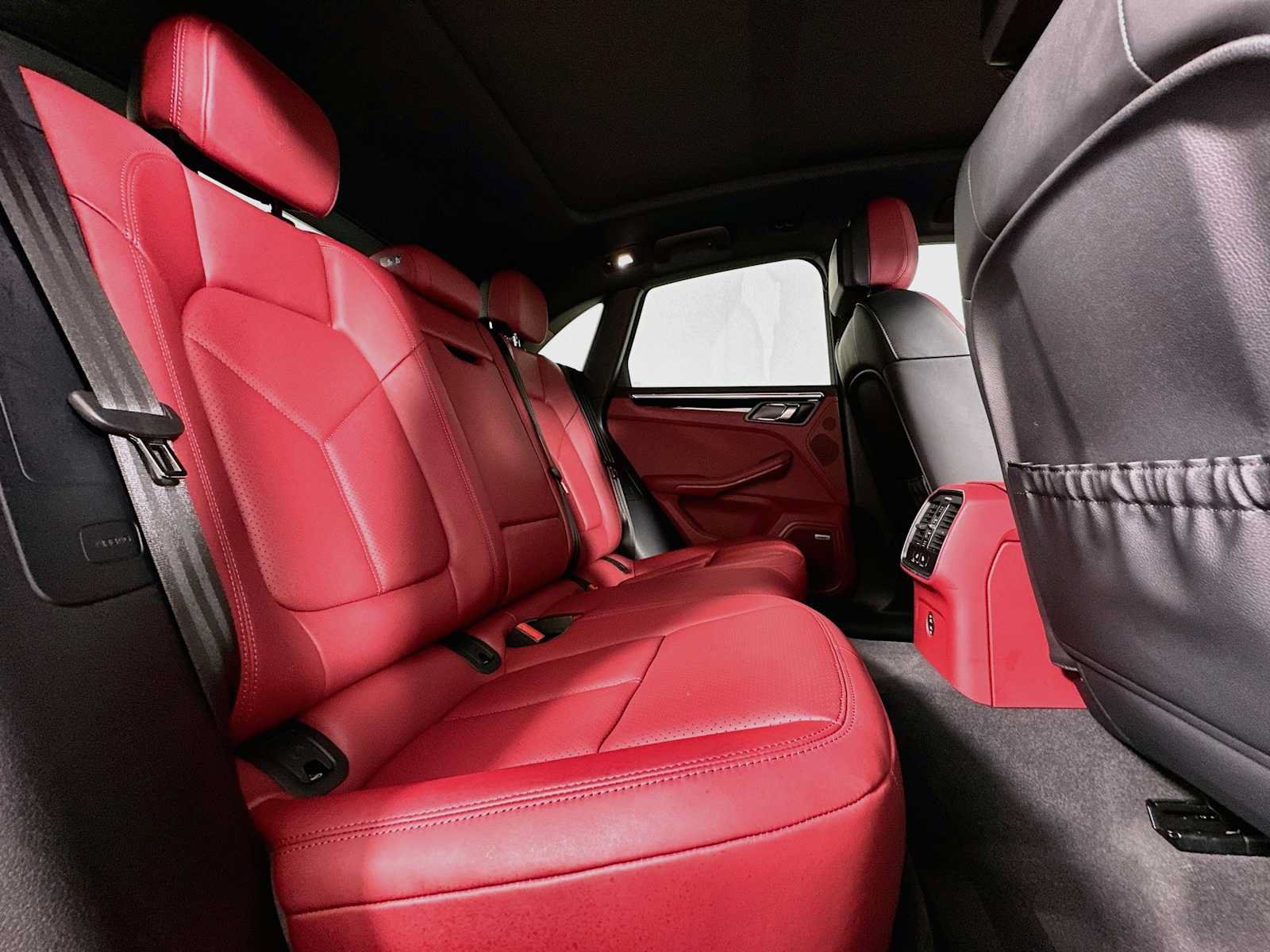 Certified 2026 Porsche Macan AWD/4WD image 28