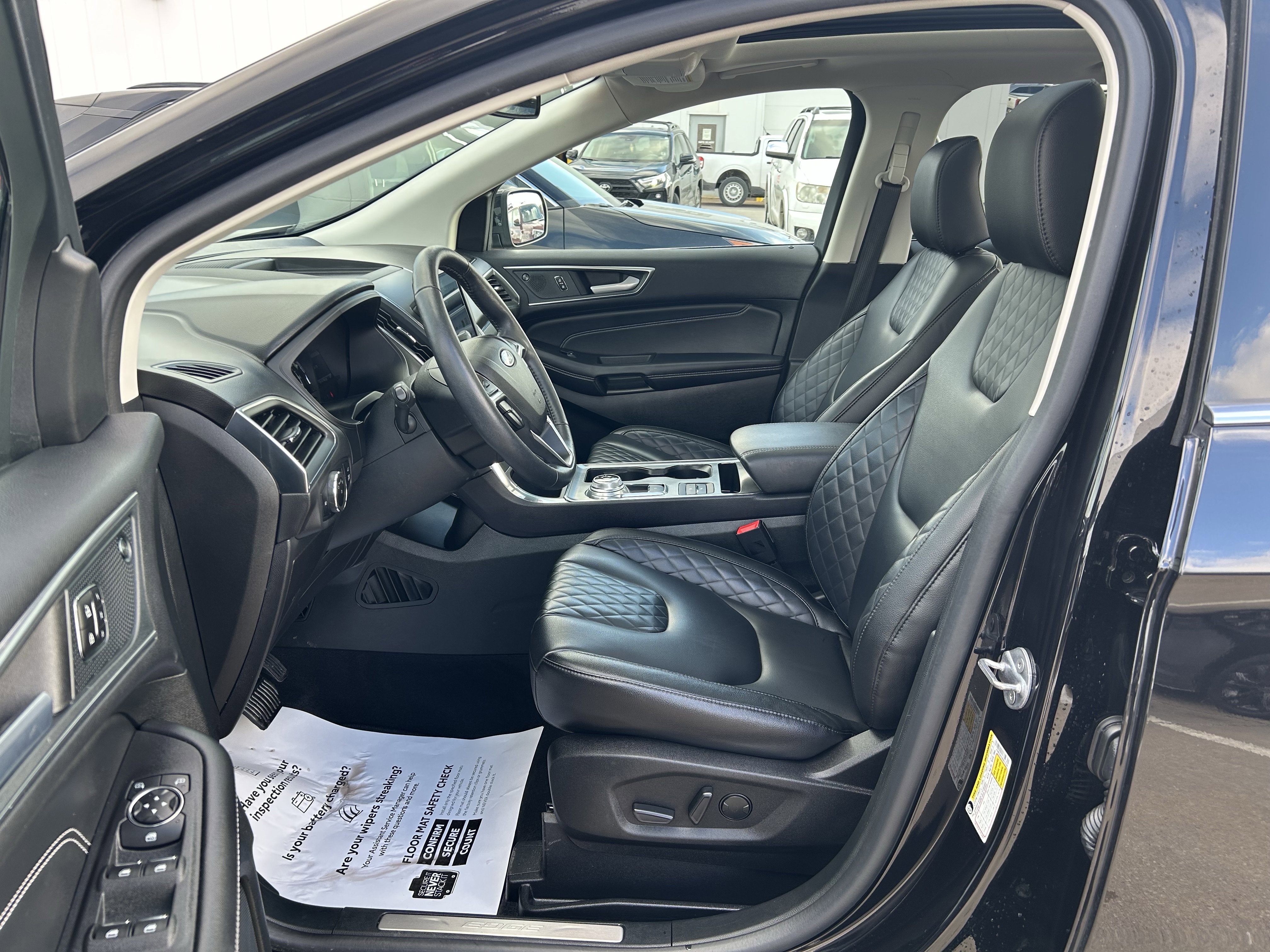 Used 2024 Ford Edge Titanium image 14