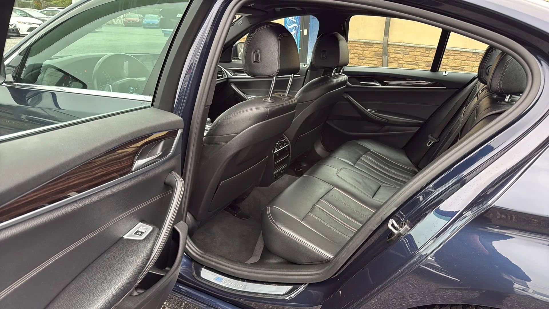 Used 2018 BMW 530e xDrive image 27