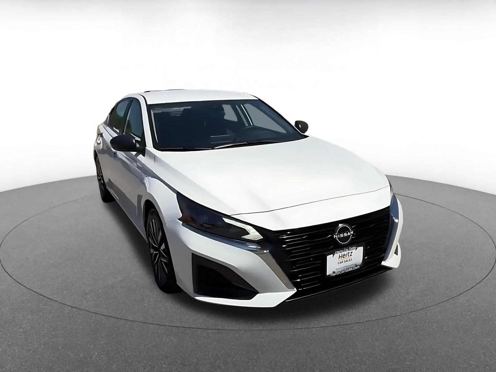 Used 2025 Nissan Altima 2.5 SV FWD image 3